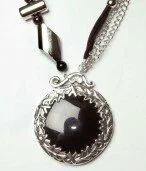 Black Resin Pendant Metallic Necklace 003194